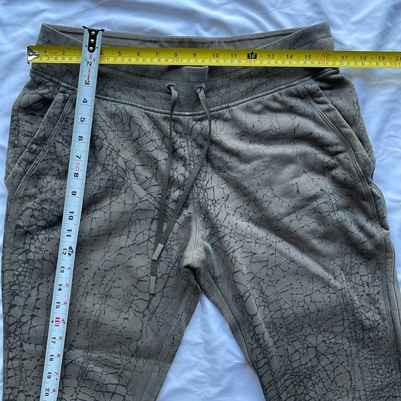 Lululemon Warm Down Jogger 7/8 Length Thread Dye Rover Black Colour Size 12 - Picture 6 of 15